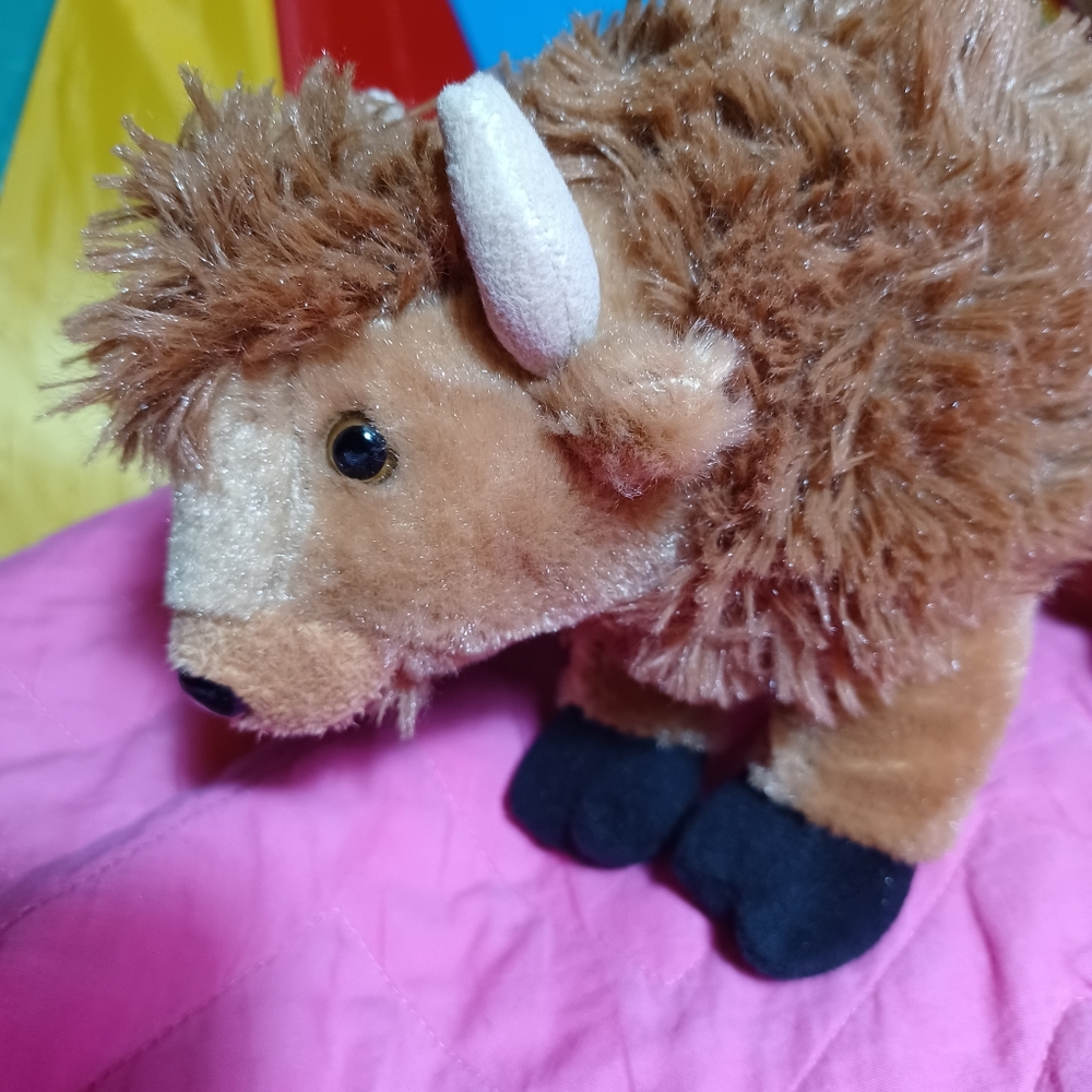 Wisome Bison Plushie - Picture 5 of 6